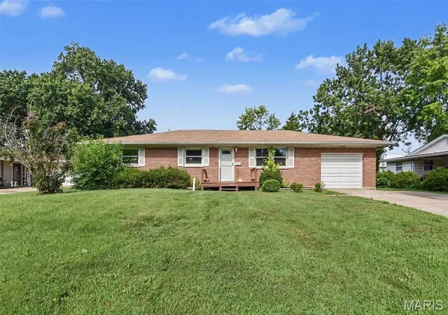 Photo 3 of Single family home for sale at 513 Kent Dr, Wentzville, MO 63385 | MLS# MIS26050450 | Listing updated on 2026-09-25
