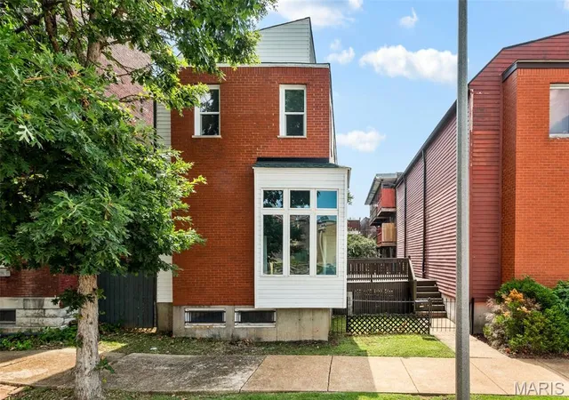 Photo 1 of Single family home for sale at 1720 S 13th St, Saint Louis, MO 63104 | MLS# MIS26050452 | Listing updated on 2026-10-14