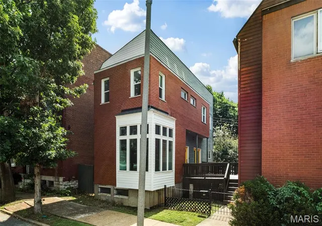 Photo 2 of Single family home for sale at 1720 S 13th St, Saint Louis, MO 63104 | MLS# MIS26050452 | Listing updated on 2026-10-14
