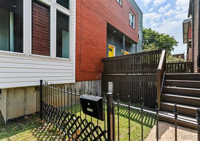 Photo 3 of Single family home for sale at 1720 S 13th St, Saint Louis, MO 63104 | MLS# MIS26050452 | Listing updated on 2026-10-14