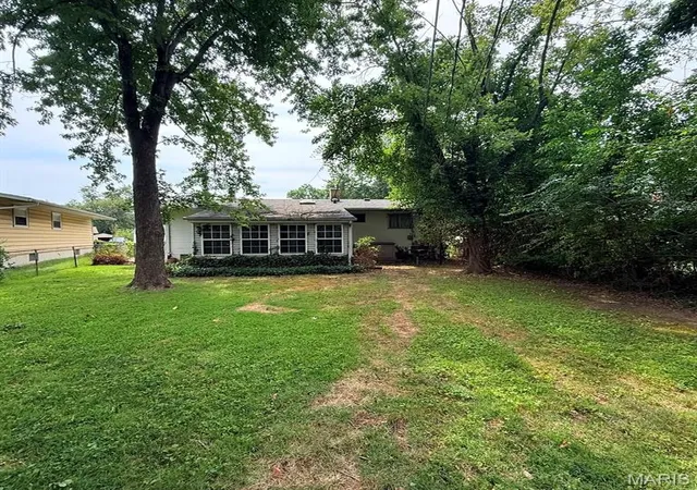 Photo 3 of Sale Pending at 10315 Durness Dr, Saint Louis, MO 63137 | MLS# MIS26050458 | Listing updated on 2026-08-11