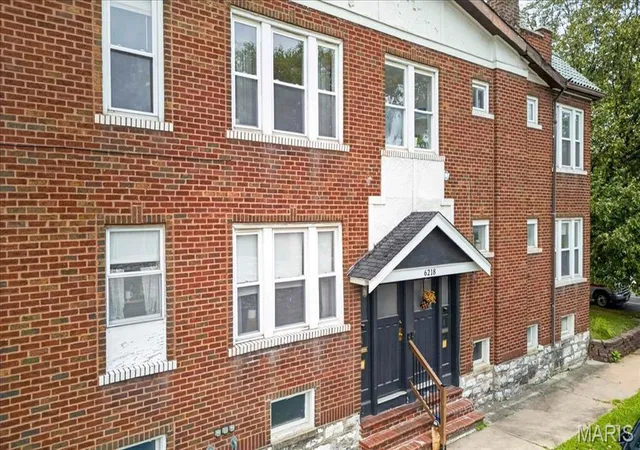 Photo 2 of Sale Pending at 6218 S Kingshighway Blvd, Saint Louis, MO 63109 | MLS# MIS26050461 | Listing updated on 2026-08-30