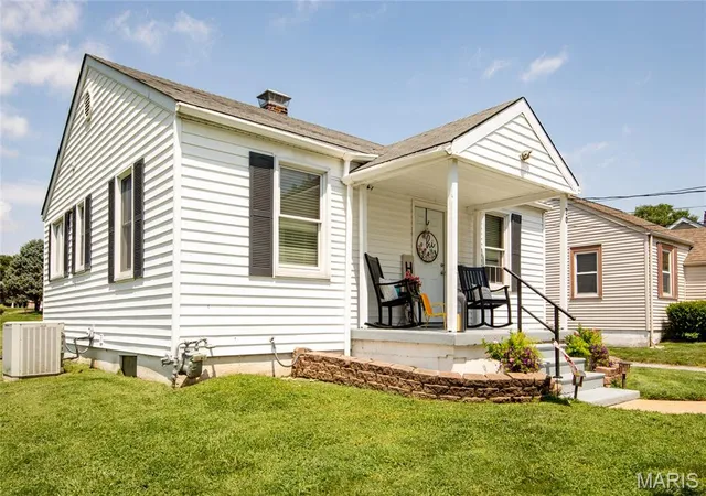 Photo 1 of Single family home for sale at 20 Janet Dr, Belleville, IL 62226 | MLS# MIS26050471 | Listing updated on 2026-09-12