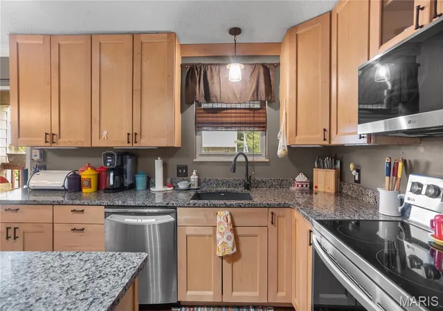Photo 4 of Townhouse for sale at 280 Carmel Woods Dr, Ellisville, MO 63021 | MLS# MIS26050472 | Listing updated on 2026-08-27