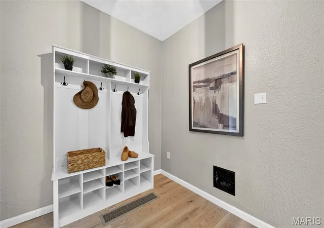 Photo 3 of Sale Pending at 4731 Rosa Ave, Saint Louis, MO 63116 | MLS# MIS26050474 | Listing updated on 2026-08-17