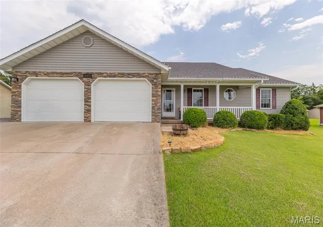 Photo 1 of Single family home for sale at 211 Century, Poplar Bluff, MO 63901 | MLS# MIS26050475 | Listing updated on 2026-09-22