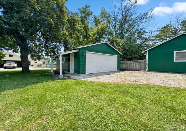 Photo 2 of Single family home for sale at 403 N Clinton St, New Athens, IL 62264 | MLS# MIS26050477 | Listing updated on 2026-09-08