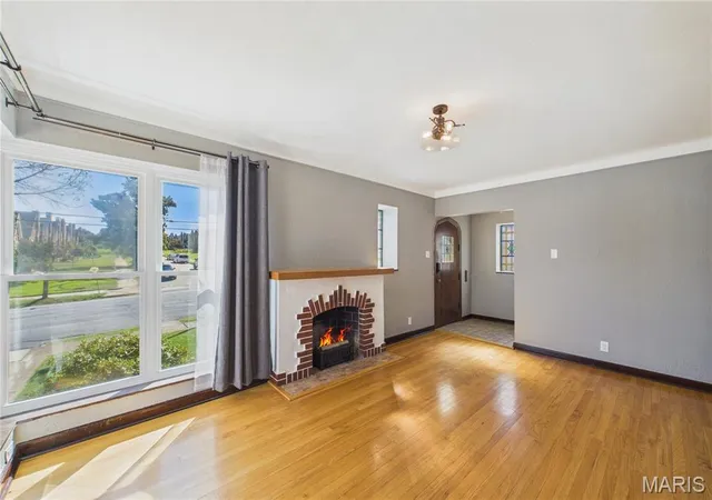 Photo 4 of Single family home for sale at 3827 Sulphur Ave, Saint Louis, MO 63109 | MLS# MIS26050488 | Listing updated on 2026-10-15
