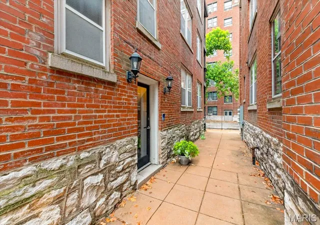 Photo 4 of Condo for sale at 5360 Pershing Ave #2A, Saint Louis, MO 63112 | MLS# MIS26050492 | Listing updated on 2026-08-31