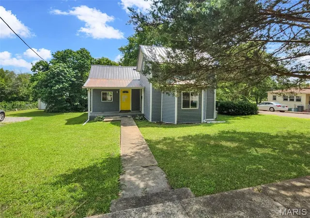 Photo 2 of Single family home for sale at 214 S Pine St, Bonne Terre, MO 63628 | MLS# MIS26050495 | Listing updated on 2026-09-28