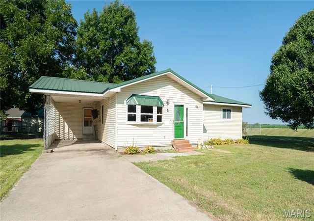 1st image of 405 N Walker Ave, Gideon, MO 63848 | MLS# MIS26050497