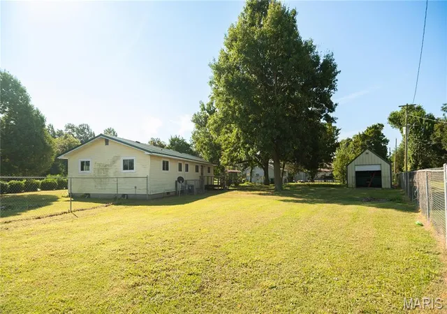 3rd image of 405 N Walker Ave, Gideon, MO 63848 | MLS# MIS26050497