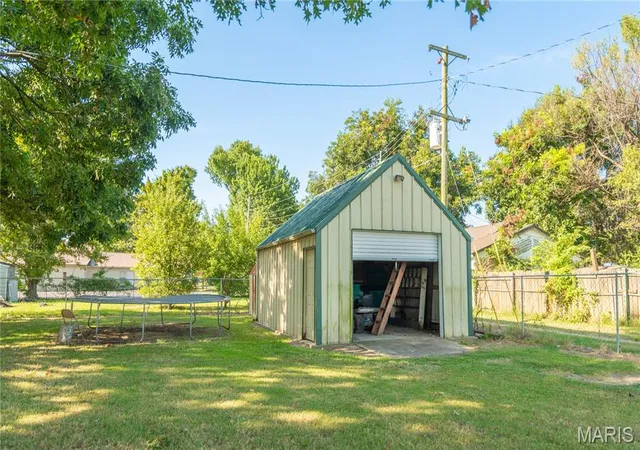 4th image of 405 N Walker Ave, Gideon, MO 63848 | MLS# MIS26050497