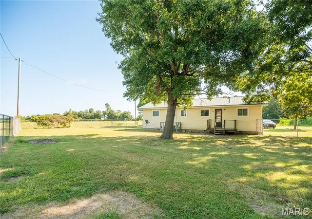 5th image of 405 N Walker Ave, Gideon, MO 63848 | MLS# MIS26050497