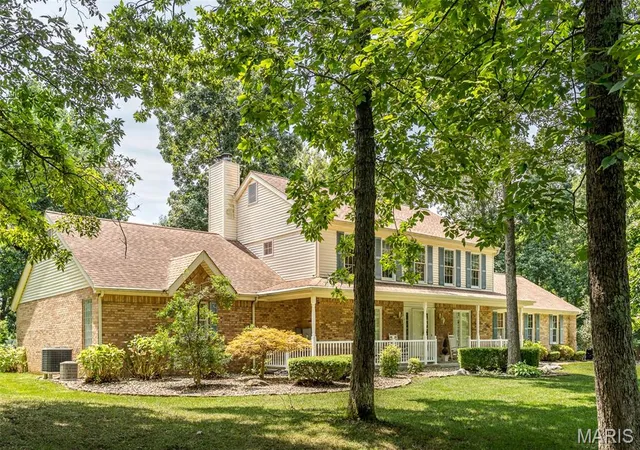 Photo 3 of Sale Pending at 32 Longwood Dr, Union, MO 63084 | MLS# MIS26050500 | Listing updated on 2026-09-21
