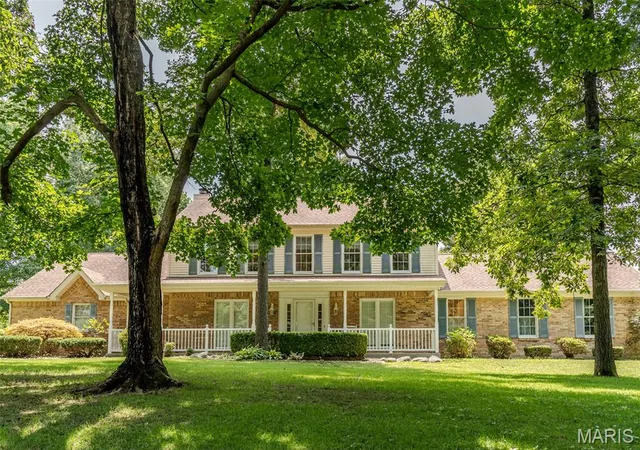 Photo 3 of Sale Pending at 32 Longwood Dr, Union, MO 63084 | MLS# MIS26050500 | Listing updated on 2026-09-21