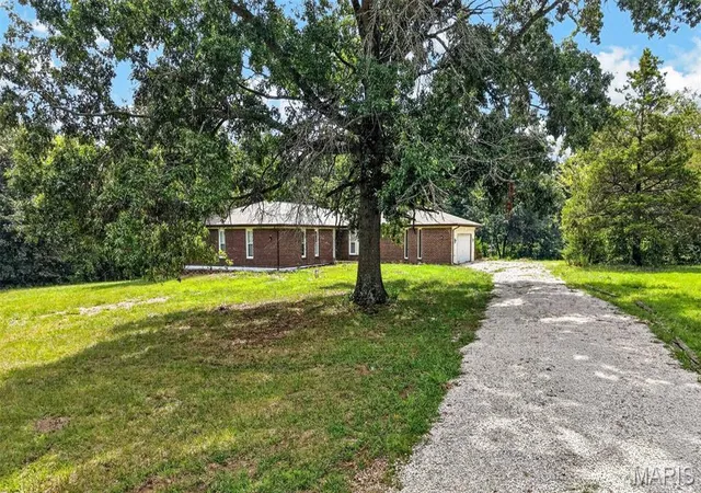 Photo 3 of Single family home for sale at 21846 Country Life, Warrenton, MO 63383 | MLS# MIS26050502 | Listing updated on 2026-08-24