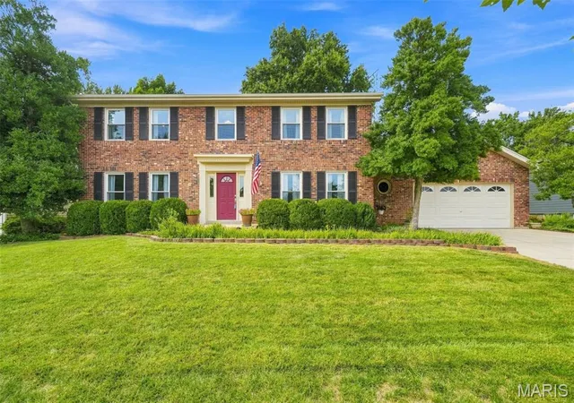 Photo 1 of Sale Pending at 15011 Ridge Lake Dr, Chesterfield, MO 63017 | MLS# MIS26050509 | Listing updated on 2026-08-17