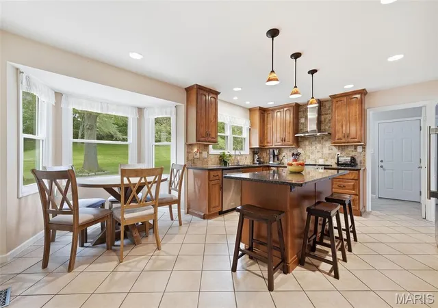 Photo 3 of Sale Pending at 15011 Ridge Lake Dr, Chesterfield, MO 63017 | MLS# MIS26050509 | Listing updated on 2026-08-17
