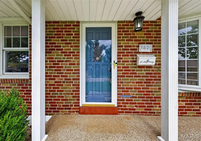 Photo 2 of Sale Pending at 3821 Upton St, Saint Louis, MO 63116 | MLS# MIS26050510 | Listing updated on 2026-09-02