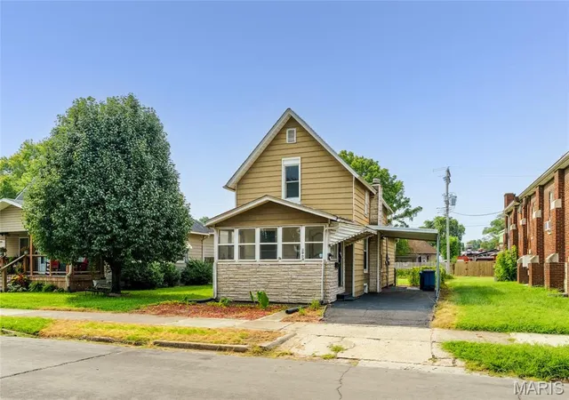 2nd image of 2402 E 25th St, Granite City, IL 62040 | MLS# MIS26050511