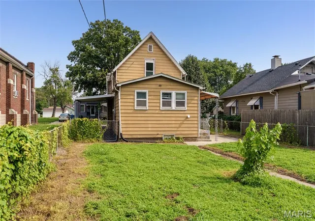 3rd image of 2402 E 25Th St, Granite City, IL 62040 | MLS# MIS26050511