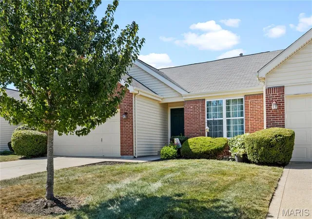 Photo 2 of Single family home for sale at 25 Turtle Crk Villas Dr, O Fallon, MO 63366 | MLS# MIS26050518 | Listing updated on 2026-09-14