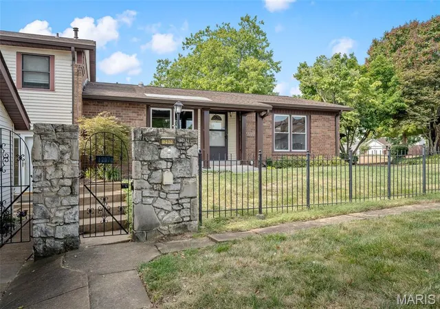 Photo 2 of Condo for sale at 12970 Burning Bush Ct, Saint Louis, MO 63146 | MLS# MIS26050533 | Listing updated on 2026-09-22