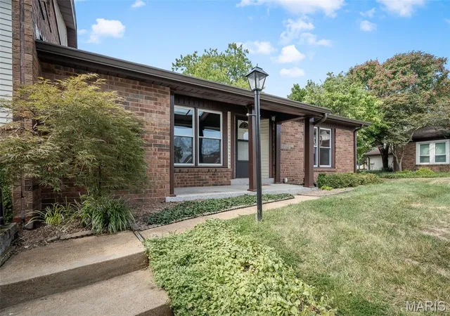 Photo 3 of Condo for sale at 12970 Burning Bush Ct, Saint Louis, MO 63146 | MLS# MIS26050533 | Listing updated on 2026-09-22