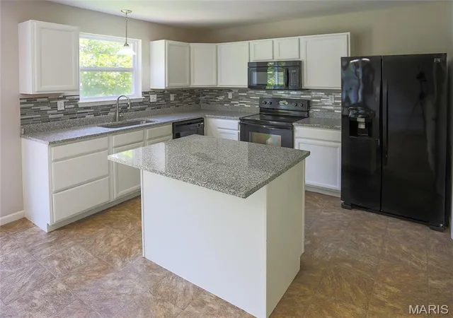 Photo 3 of Single family home for sale at 1318 Forest Way Dr, Wentzville, MO 63385 | MLS# MIS26050563 | Listing updated on 2026-09-29