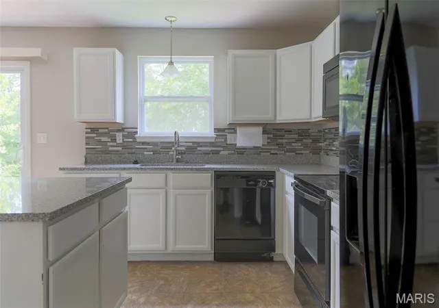 Photo 3 of Single family home for sale at 1318 Forest Way Dr, Wentzville, MO 63385 | MLS# MIS26050563 | Listing updated on 2026-09-29