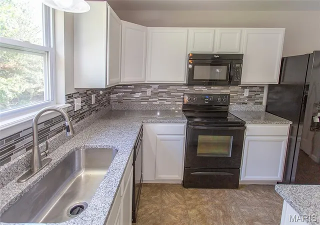 Photo 4 of Single family home for sale at 1318 Forest Way Dr, Wentzville, MO 63385 | MLS# MIS26050563 | Listing updated on 2026-09-29