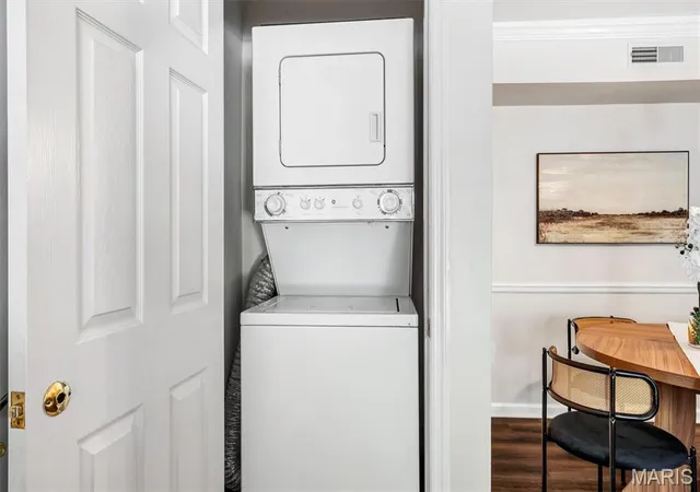Photo 3 of Condo for sale at 425 S Geyer Rd #H, Saint Louis, MO 63122 | MLS# MIS26050564 | Listing updated on 2026-10-05
