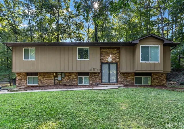 Photo 2 of Single family home for sale at 2800 Oakshire Cir, Cape Girardeau, MO 63701 | MLS# MIS26050569 | Listing updated on 2026-09-30
