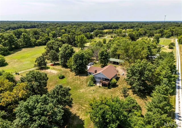 2nd image of 160 Hickory Ln, Eolia, MO 63344 | MLS# MIS26050586