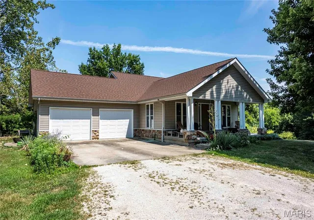 4th image of 160 Hickory Ln, Eolia, MO 63344 | MLS# MIS26050586