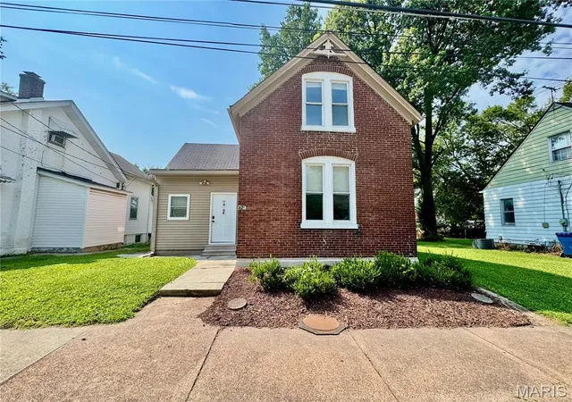 Photo 1 of Single family home for sale at 420 E Mckinley St, Belleville, IL 62220 | MLS# MIS26050590 | Listing updated on 2026-08-22