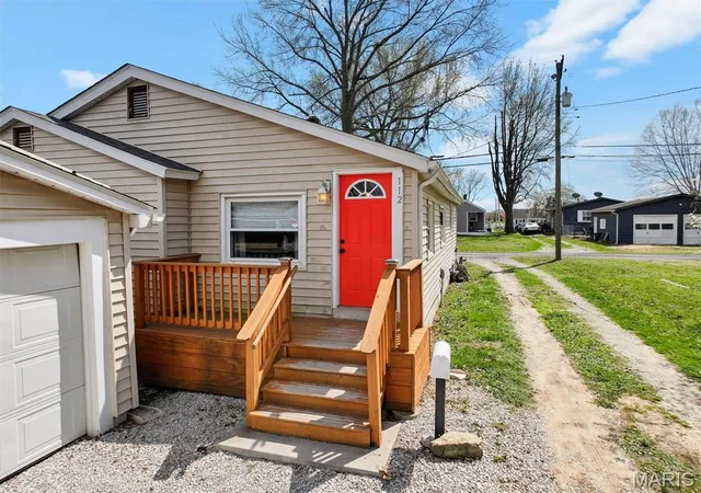 3rd image of 112 3Rd Ave, Edwardsville, IL 62025 | MLS# MIS26050598