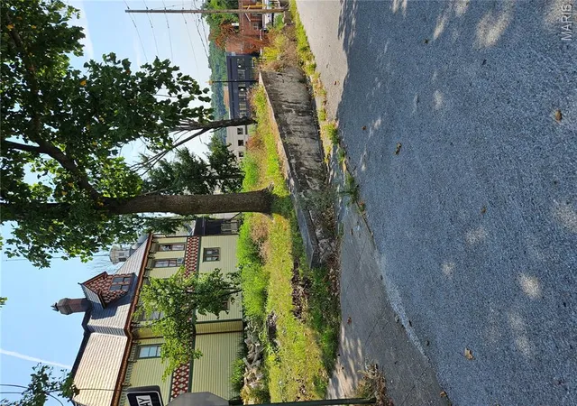 2nd image of 923 Center St, Hannibal, MO 63401 | MLS# MIS26050615