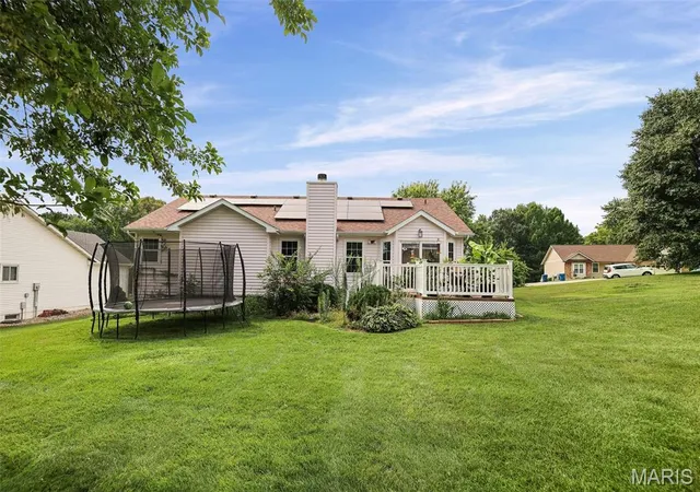 Photo 3 of Single family home for sale at 81 Englewood Dr, Glen Carbon, IL 62034 | MLS# MIS26050619 | Listing updated on 2026-09-21