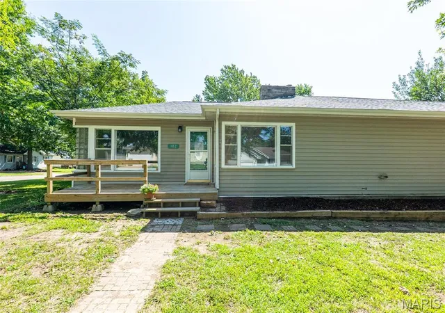 Photo 3 of Sale Pending at 102 Poe Dr, Rolla, MO 65401 | MLS# MIS26050623 | Listing updated on 2026-09-05