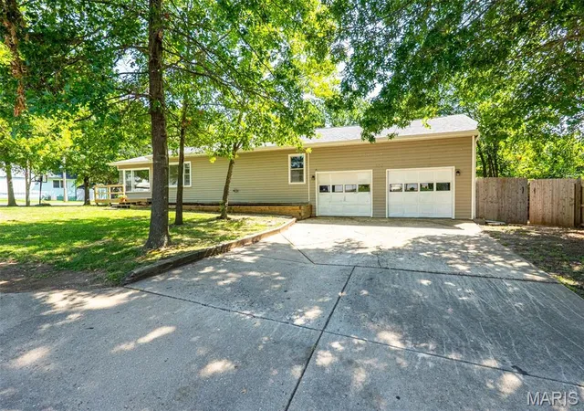 Photo 3 of Sale Pending at 102 Poe Dr, Rolla, MO 65401 | MLS# MIS26050623 | Listing updated on 2026-09-05