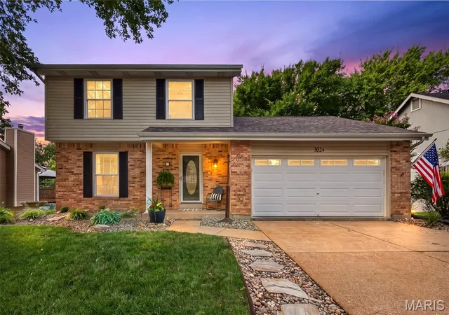 Photo 1 of Sale Pending at 3024 Armona Dr, Saint Louis, MO 63129 | MLS# MIS26050631 | Listing updated on 2026-08-17