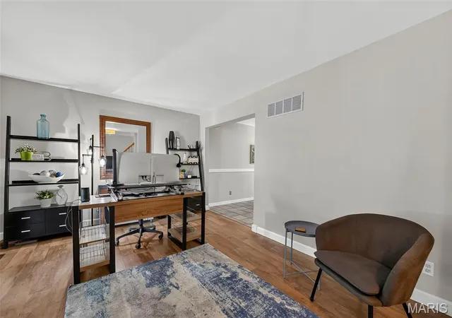 Photo 3 of Sale Pending at 3024 Armona Dr, Saint Louis, MO 63129 | MLS# MIS26050631 | Listing updated on 2026-08-17