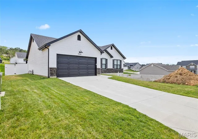 Photo 2 of Single family home for sale at 1542 Louisiana Dr, Herculaneum, MO 63048 | MLS# MIS26050632 | Listing updated on 2026-09-19