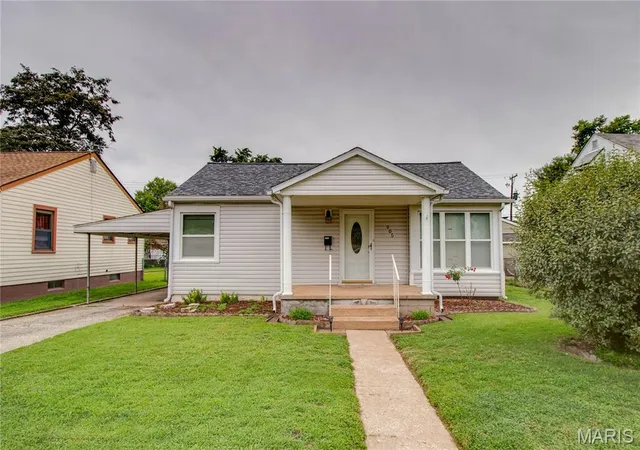 Photo 1 of Single family home for sale at 905 Madison Ave, Wood River, IL 62095 | MLS# MIS26050637 | Listing updated on 2026-09-06