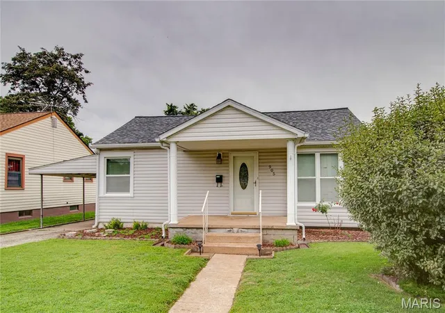 Photo 2 of Single family home for sale at 905 Madison Ave, Wood River, IL 62095 | MLS# MIS26050637 | Listing updated on 2026-09-06