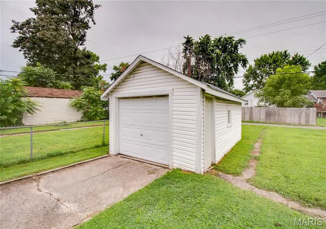 Photo 27 of Single family home for sale at 905 Madison Ave, Wood River, IL 62095 | MLS# MIS26050637 | Listing updated on 2026-09-06
