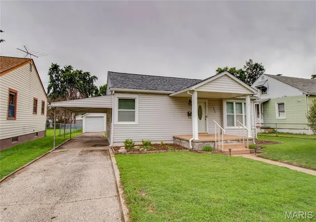 Photo 2 of Single family home for sale at 905 Madison Ave, Wood River, IL 62095 | MLS# MIS26050637 | Listing updated on 2026-09-06