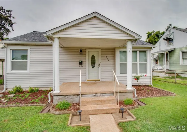 Photo 4 of Single family home for sale at 905 Madison Ave, Wood River, IL 62095 | MLS# MIS26050637 | Listing updated on 2026-09-06